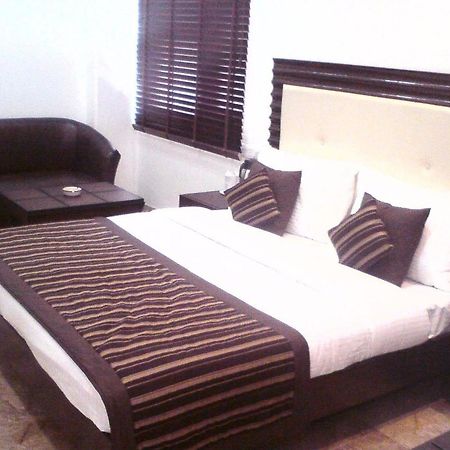 A New Delhi Hotel Orchid Garden Rum bild