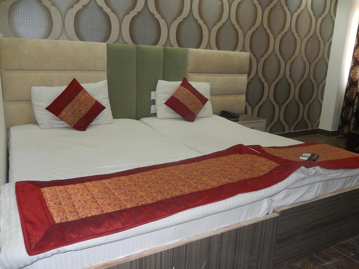 A New Delhi Hotel Orchid Garden Exteriör bild