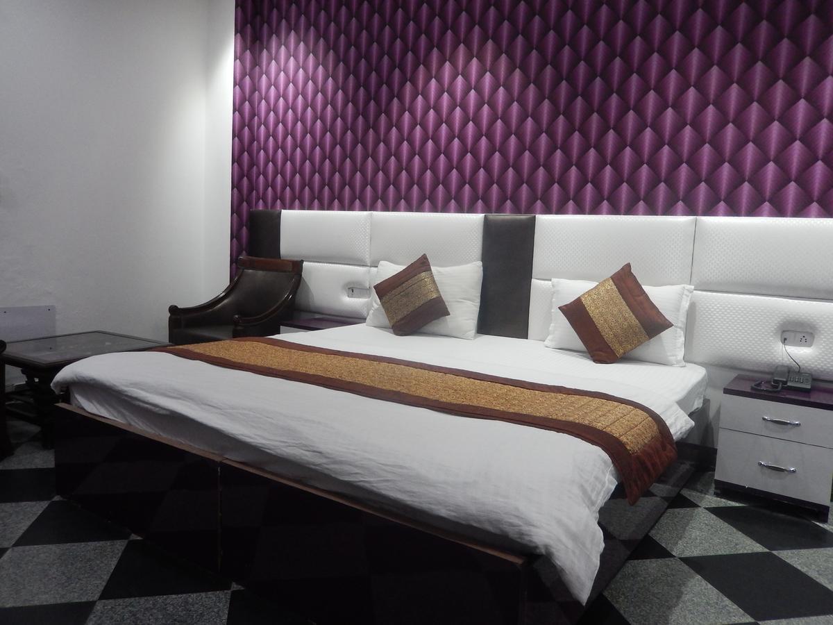 A New Delhi Hotel Orchid Garden Exteriör bild