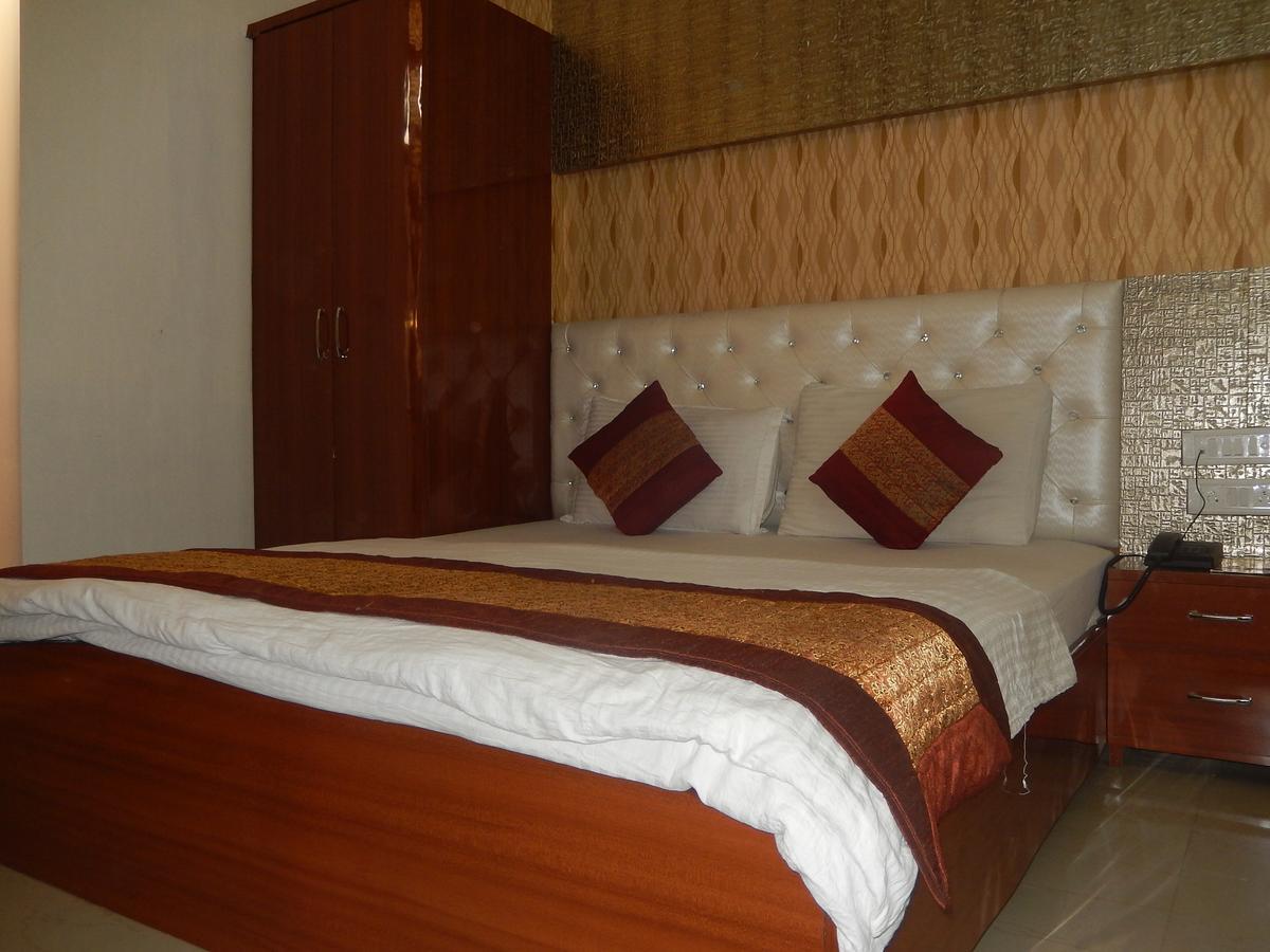 A New Delhi Hotel Orchid Garden Exteriör bild